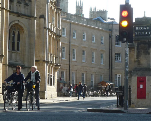 2 Ladies Traffic Lights