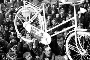 white bicycle amsterdam