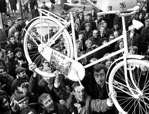 white bicycle amsterdam